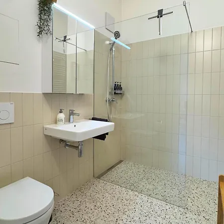 Isaak Loewenbau E2-w07 Apartment *